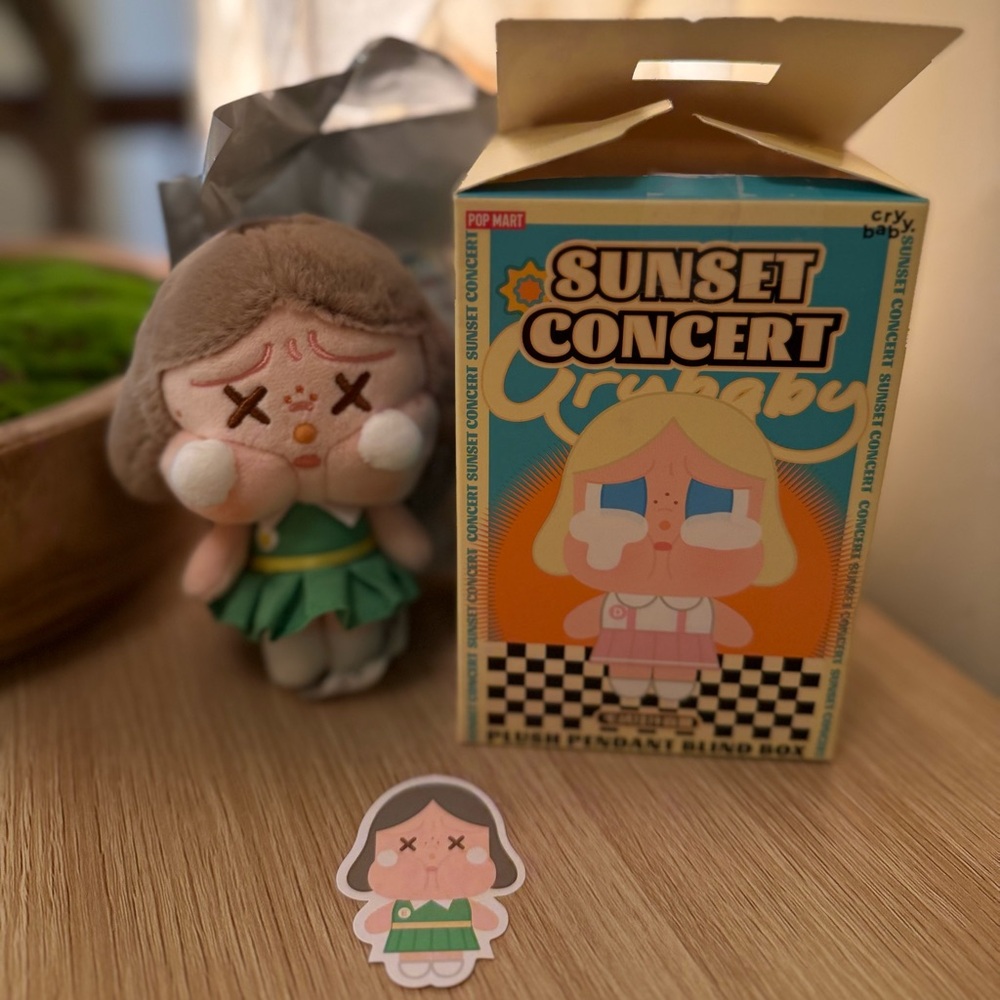 Sunset Concert Crybaby Plush bag charm
